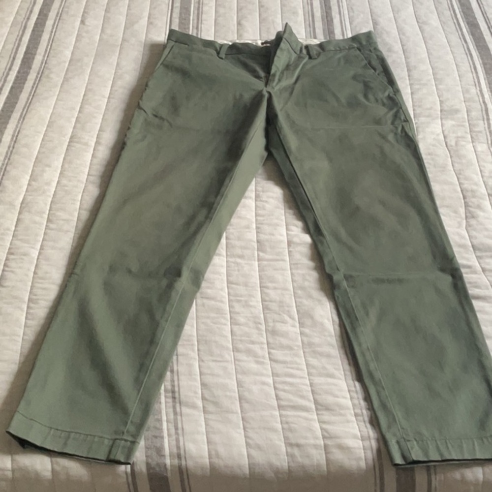 Banana Republic Green Chinos for Casual Wear